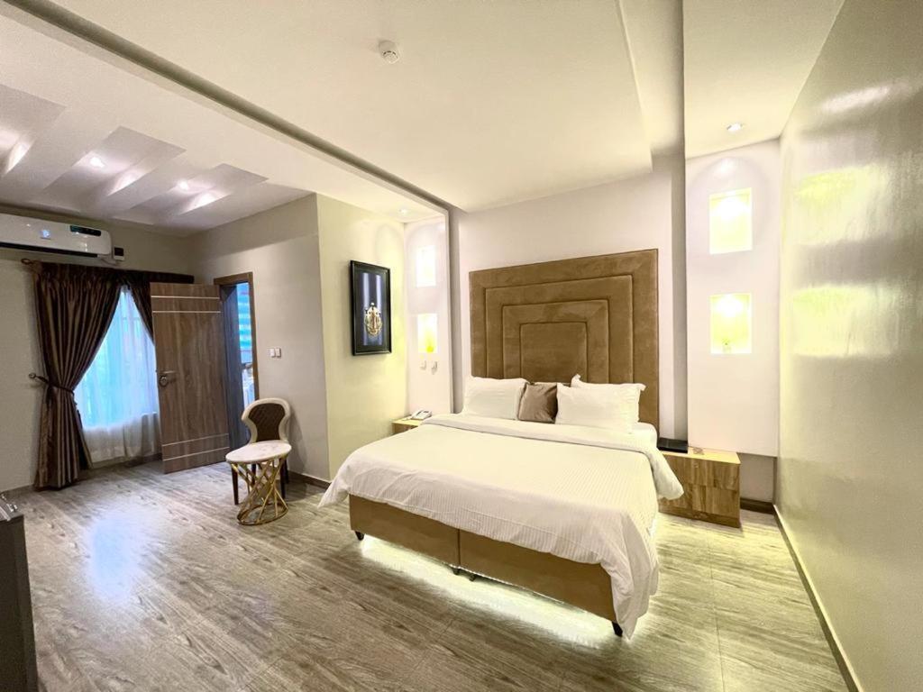 God'S Touch Apartments Signature Lagos Luaran gambar