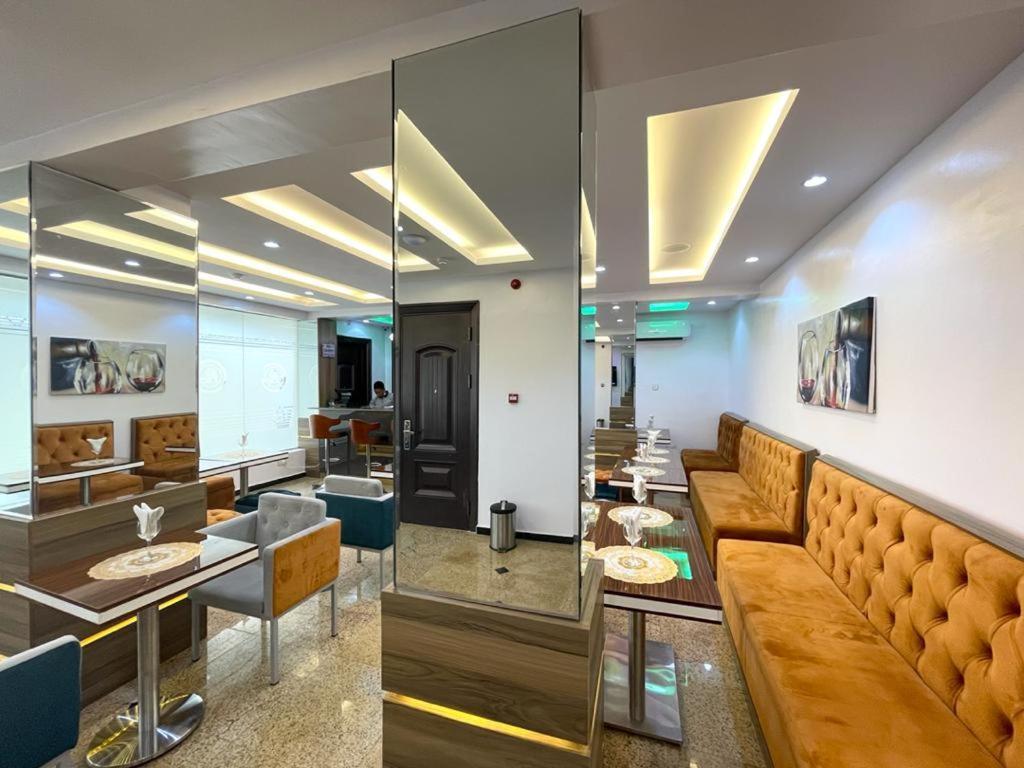 God'S Touch Apartments Signature Lagos Luaran gambar